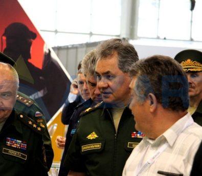 Министр обороны России на выставке
